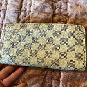 Louis Vuitton blue white monogram zippy wallet